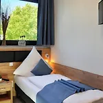 Am Fuerfelder Schloss 3*
