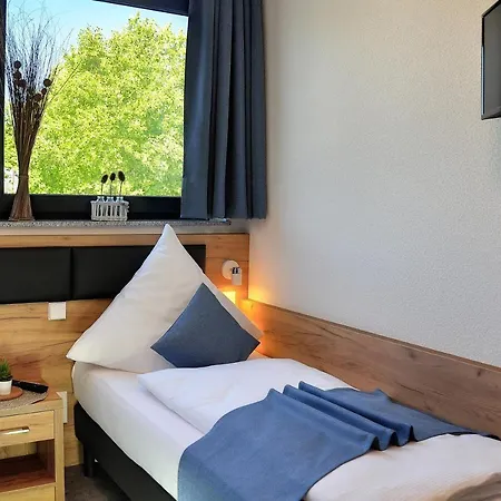 Am Fuerfelder Schloss 3*